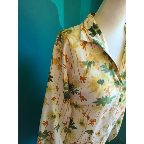 Women's Vintage 1960s floral print polyester top with dagger collar size large - Picture 4 of 5